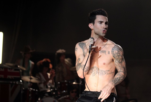 Adam Levine - trưởng nhóm tài hoa của Maroon 5: đi hát, đóng phim, làm HLV đều giỏi, fan girl rất yêu! - Ảnh 1.