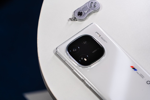 vivo ra mắt smartphone Snapdragon 8 Gen 3, camera zoom 100X, giá chỉ từ hơn 13 triệu đồng - Ảnh 4.