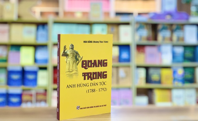 Cuốn sách khắc họa rõ nét cuộc đời anh hùng dân tộc Quang Trung - Ảnh 1.