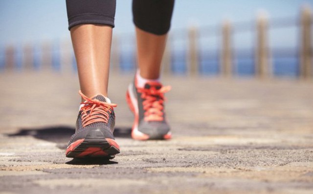 Đi bộ bao nhiêu bước mỗi ngày sẽ sống thọ? Bác sĩ: Sau 65 tuổi, làm 3 điều này còn khỏe hơn tập thể dục - Ảnh 1.
