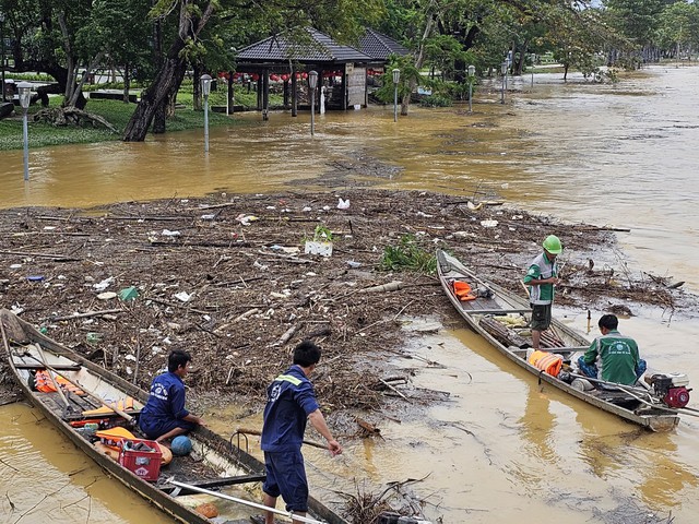Thừa Thiên Huế khẩn trương khắc phục sau mưa lũ lớn - Ảnh 2.