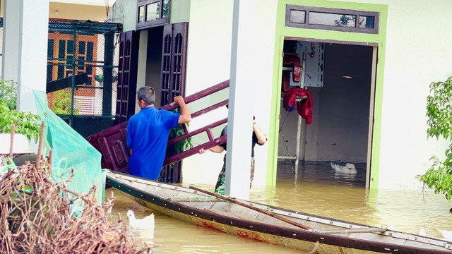 Hơn 700 nhà dân tại Quảng Trị đang còn bị ngập sau mưa lũ - Ảnh 1.