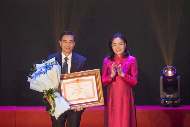 Thứ trưởng Bộ Văn hóa, Thể thao và Du lịch Trịnh Thị Thủy dự lễ mừng ngày nhà giáo Việt Nam tại Đại học Văn hóa Hà Nội - Ảnh 8.