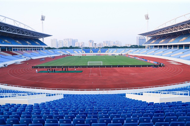 Sân Mỹ Đình có diện mạo mới, cỏ xanh mướt trước trận đấu giữa đội tuyển Việt Nam đấu đội tuyển Iraq - Ảnh 2.