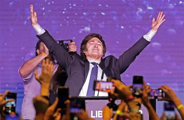 Tổng thống đắc cử Javier Milei mang đến những hy vọng hồi phục kinh tế cho Argentina - Ảnh 1.
