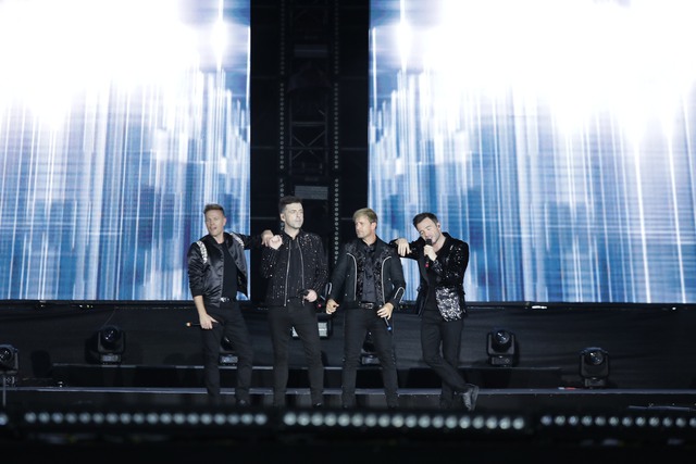 Westlife bùng nổ trong đêm đầu tiên của The Wild Dreams Tour tại TP.HCM, khán giả háo hức chờ đợi buổi biểu diễn tối nay - Ảnh 3.