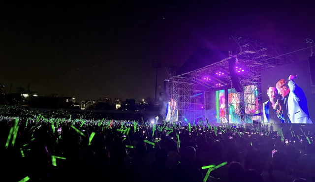 Hàng nghìn fan Việt “cháy&quot; hết mình trong concert của ban nhạc huyền thoại Westlife tại SVĐ Thống Nhất - Ảnh 7.