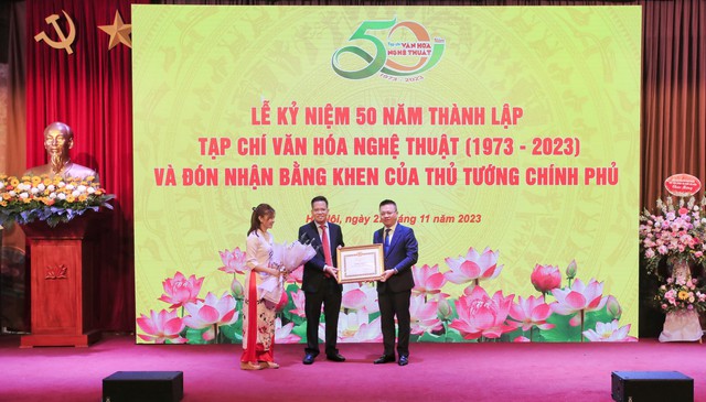 Tạp chí Văn hóa Nghệ thuật nhận Bằng khen của Thủ tướng nhân dịp kỷ niệm 50 năm thành lập - Ảnh 5. Tạp chí Văn hóa Nghệ thuật nhận Bằng khen của Thủ tướng nhân dịp kỷ niệm 50 năm thành lập - Ảnh 5.