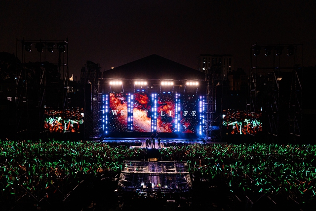 Nhìn lại 2 đêm concert Westlife: Khán giả Việt Nam được cháy hết mình với những giai điệu của thanh xuân! - Ảnh 1.
