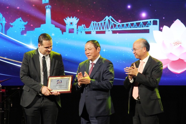 Chuyến công tác tại Pháp của Bộ trưởng Nguyễn Văn Hùng tuy ngắn nhưng đạt hiệu quả “5 trong 1” - Ảnh 2. Chuyến công tác tại Pháp của Bộ trưởng Nguyễn Văn Hùng tuy ngắn nhưng đạt hiệu quả “5 trong 1” - Ảnh 2.