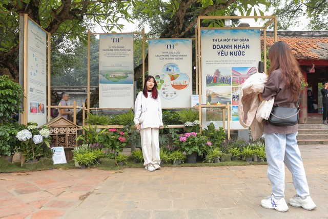 Giới trẻ hào hứng check - in với các tác phẩm trưng bày tại Triển lãm Hành động vì cộng đồng - Human Act Prize năm 2023 - Ảnh 3. Giới trẻ hào hứng check - in với các tác phẩm trưng bày tại Triển lãm Hành động vì cộng đồng - Human Act Prize năm 2023 - Ảnh 3.