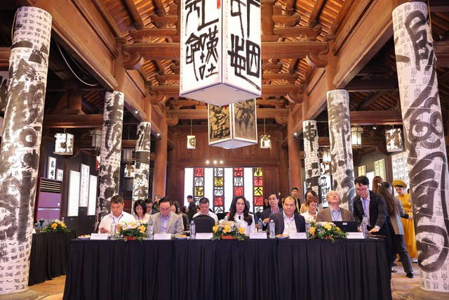 Giới trẻ hào hứng check - in với các tác phẩm trưng bày tại Triển lãm Hành động vì cộng đồng - Human Act Prize năm 2023 - Ảnh 8. Giới trẻ hào hứng check - in với các tác phẩm trưng bày tại Triển lãm Hành động vì cộng đồng - Human Act Prize năm 2023 - Ảnh 8.