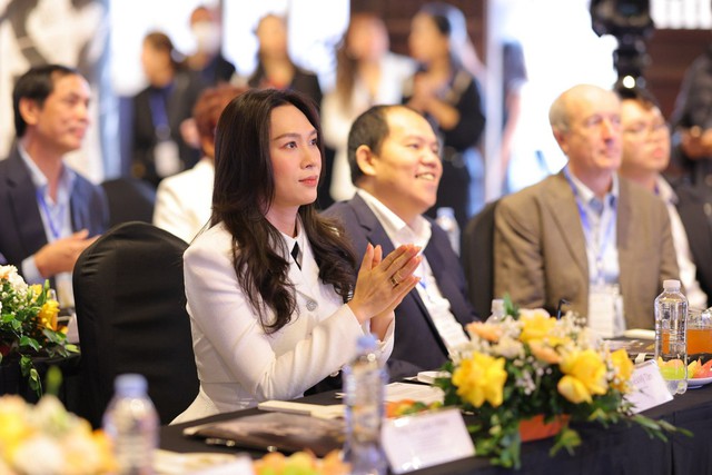 Giới trẻ hào hứng check - in với các tác phẩm trưng bày tại Triển lãm Hành động vì cộng đồng - Human Act Prize năm 2023 - Ảnh 9. Giới trẻ hào hứng check - in với các tác phẩm trưng bày tại Triển lãm Hành động vì cộng đồng - Human Act Prize năm 2023 - Ảnh 9.