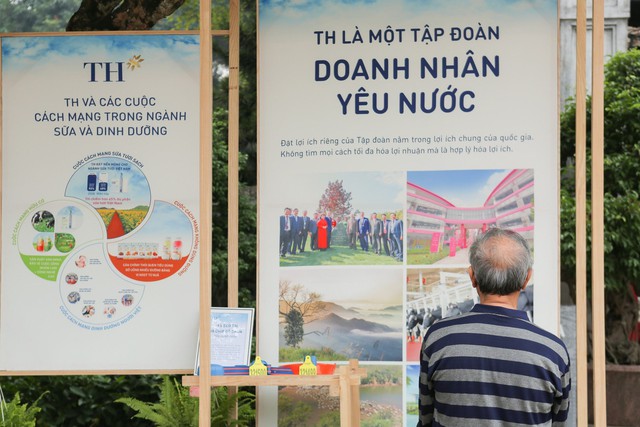 Giới trẻ hào hứng check - in với các tác phẩm trưng bày tại Triển lãm Hành động vì cộng đồng - Human Act Prize năm 2023 - Ảnh 6. Giới trẻ hào hứng check - in với các tác phẩm trưng bày tại Triển lãm Hành động vì cộng đồng - Human Act Prize năm 2023 - Ảnh 6.