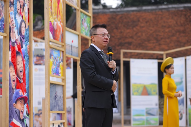 Giới trẻ hào hứng check - in với các tác phẩm trưng bày tại Triển lãm Hành động vì cộng đồng - Human Act Prize năm 2023 - Ảnh 7. Giới trẻ hào hứng check - in với các tác phẩm trưng bày tại Triển lãm Hành động vì cộng đồng - Human Act Prize năm 2023 - Ảnh 7.