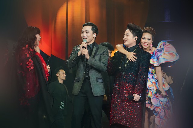 Đỗ Bảo và dàn ca sĩ sung sức đến cuối show diễn dài gần 4 tiếng - Ảnh 9.