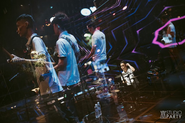 LẠNH Band: &quot;Chúng tôi xuất phát từ chơi nhạc cụ, muốn tạo ra các giai điệu từ chính nhạc cụ mình chơi, thực tế và không ảo&quot; - Ảnh 2.