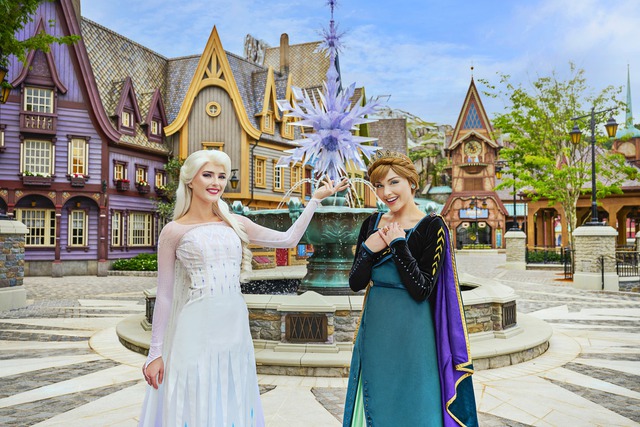 Bên trong công viên đầu tiên trên thế giới lấy bối cảnh từ bộ phim hoạt hình "Frozen"  - Ảnh 3.