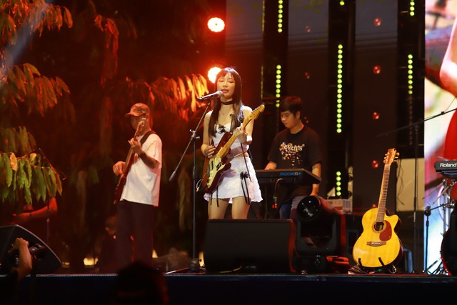 LẠNH Band: &quot;Chúng tôi xuất phát từ chơi nhạc cụ, muốn tạo ra các giai điệu từ chính nhạc cụ mình chơi, thực tế và không ảo&quot; - Ảnh 4.