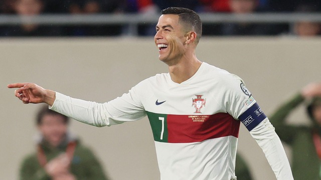 11 kỷ lục khó tin không ai nghĩ có thể tồn tại: Số bàn thắng của Ronaldo, danh hiệu của Messi - Ảnh 2.