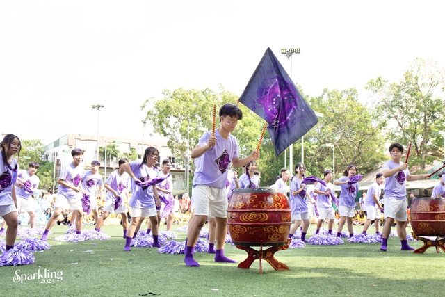 Nam sinh nhảy múa để cổ vũ nữ sinh chơi bóng đá, một sự kiện không thể nhiệt hơn của teen trường Chu Văn An! - Ảnh 8.