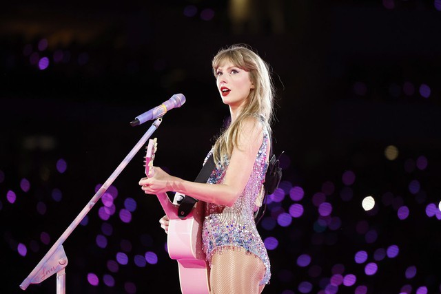 The Eras Tour: Trải nghiệm đẳng cấp concert quốc tế qua màn ảnh, sống lại những kỷ nguyên đẹp nhất trong 17 năm sự nghiệp Taylor Swift - Ảnh 1.
