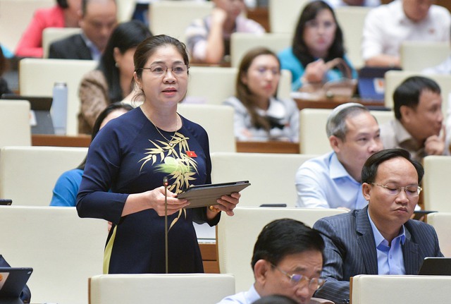 Bộ trưởng Nguyễn Kim Sơn: Giá sách giáo khoa khi xã hội hóa chưa rẻ như mong muốn - Ảnh 4.