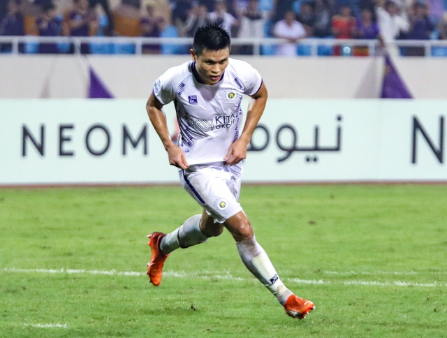 Phạm Tuấn Hải cân bằng bàn thắng với Ronaldo ở đấu trường AFC Champions League  - Ảnh 1.