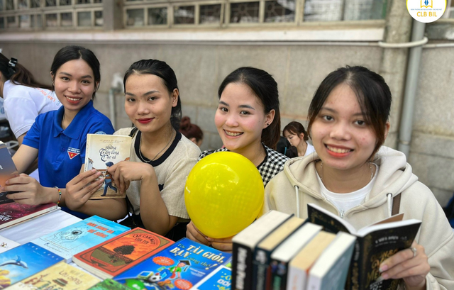 Trường Đại học Huế: Nhân rộng văn hóa đọc trong sinh viên - Ảnh 1. Trường Đại học Huế: Nhân rộng văn hóa đọc trong sinh viên - Ảnh 1.