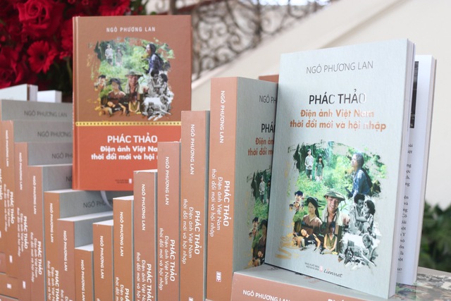 Ra mắt tập sách phê bình Phác thảo điện ảnh Việt Nam thời đổi mới và hội nhập - Ảnh 2.