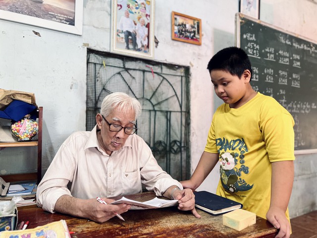 Lớp học đặc biệt gần 30 năm gieo chữ cho trẻ em nghèo của ông bà Tư giữa làng Đại học Quốc gia - Ảnh 4.