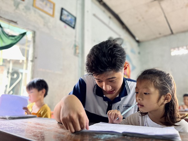 Lớp học đặc biệt gần 30 năm gieo chữ cho trẻ em nghèo của ông bà Tư giữa làng Đại học Quốc gia - Ảnh 9.