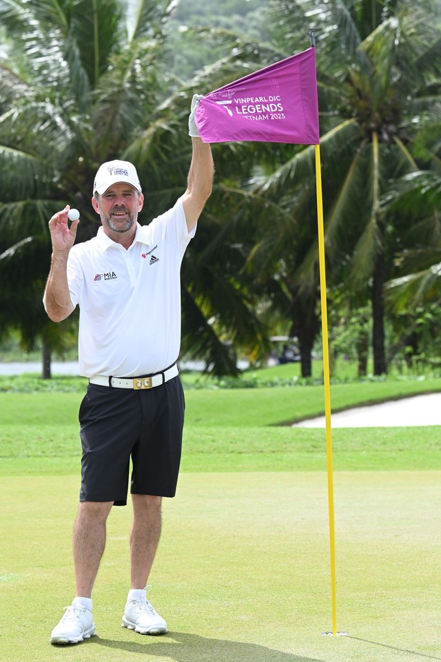 Huyền thoại Golf người Anh nhận thưởng &quot;khủng&quot; sau cú &quot;Hole in one&quot; ở giải Golf Việt Nam - Ảnh 1.