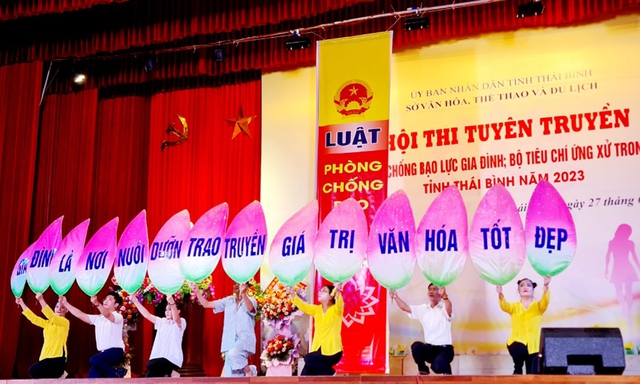 Tổ chức truyền thông từ sớm, từ xa chính sách, pháp luật về văn hóa, gia đình, thể thao và du lịch - Ảnh 1.