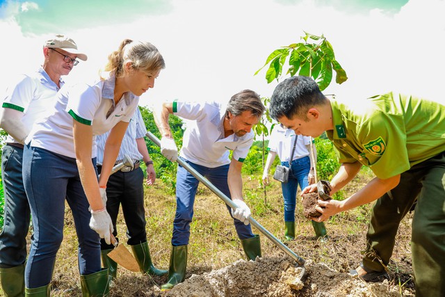 HEINEKEN Việt Nam được công nhận là một trong 3 doanh nghiệp phát triển bền vững nhất Việt Nam năm thứ 8 liên tiếp - Ảnh 2.