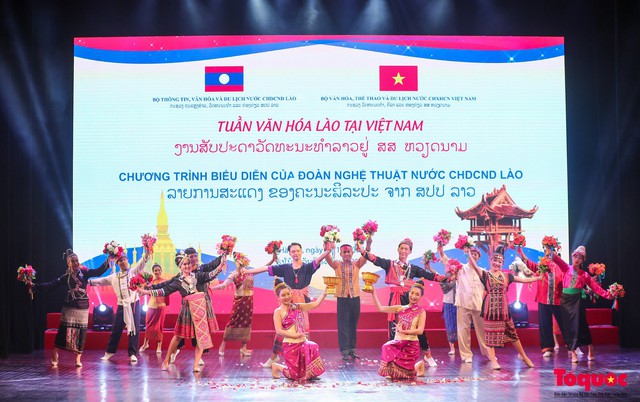 Khai mạc Tuần lễ văn hóa Lào tại Việt Nam: Vun đắp mối quan hệ hữu nghị mẫu mực giữa hai quốc gia - Ảnh 4.
