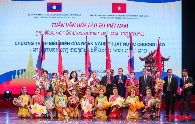 Khai mạc Tuần lễ văn hóa Lào tại Việt Nam: Vun đắp mối quan hệ hữu nghị mẫu mực giữa hai quốc gia - Ảnh 7.