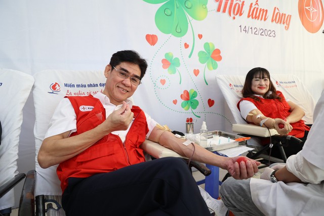 Hơn 2.300 CBCNV EVNCPC tham gia hiến máu tại chương trình Tuần lễ hồng EVN lần thứ IX năm 2023 - Ảnh 7.