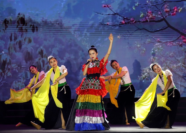 Rực rỡ sắc màu văn hóa, du lịch Điện Biên tại Hà Nội - Ảnh 4.