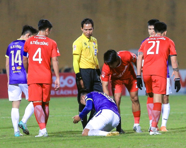 &quot;Mãnh hổ mới&quot; của ĐT Việt Nam chuyền như đặt cho Văn Quyết ghi bàn giành chiến thắng đội bóng của Hoàng Đức - Ảnh 10.