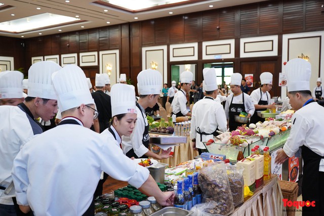 Hơn 40 đầu bếp tranh tài tại “Cuộc thi đầu bếp tài năng Đà Nẵng 2023” - Ảnh 2.