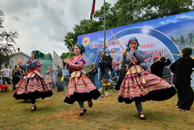 Lễ hội cầu mưa của người Mông - Ảnh 2.