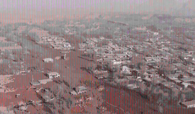 Hình ảnh sốc: Ngôi làng Trung Quốc bị nhấn chìm dưới 3 mét bùn sau động đất, hàng nghìn ngôi nhà bị &quot;xóa sổ&quot; trong 1 phút - Ảnh 4.