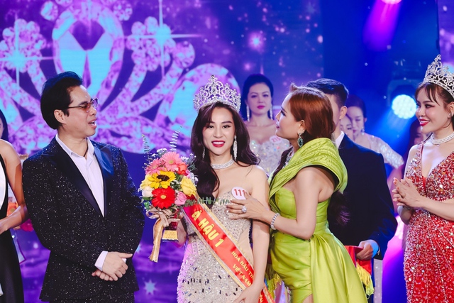 Doanh nhân Lê Thị Liệu đăng quang Hoa hậu Thương hiệu Việt Nam 2023 - Ảnh 2.