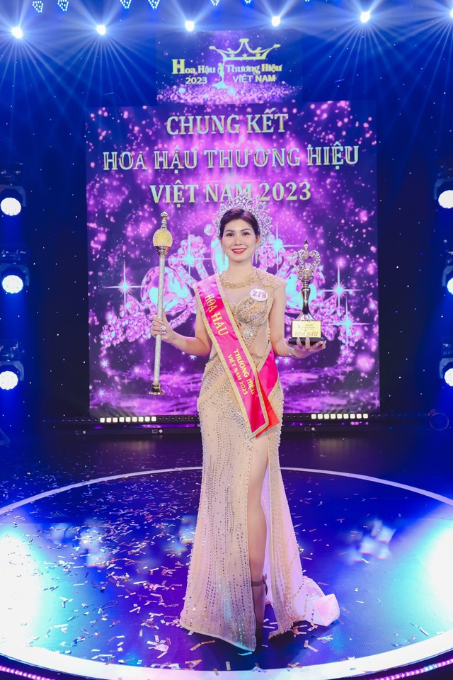 Doanh nhân Lê Thị Liệu đăng quang Hoa hậu Thương hiệu Việt Nam 2023 - Ảnh 1.