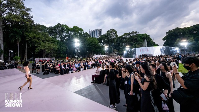 Sàn Runway trong ELLE FASHION SHOW 2023: Chất liệu là cách riêng của KTS khi đi tìm “điểm chạm” giữa kiến trúc và thời trang - Ảnh 4.