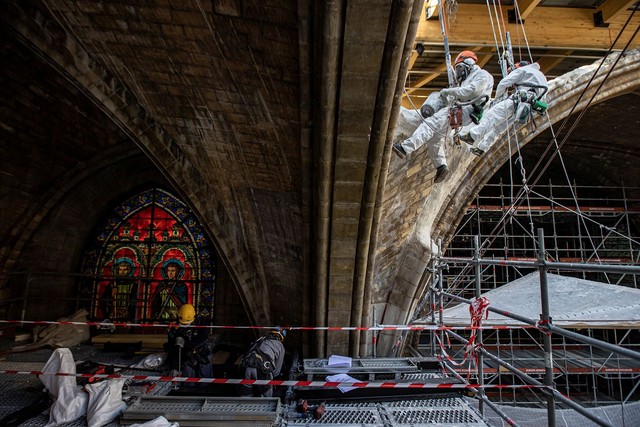 Bên trong đại công trình trùng tu Nhà thờ Đức Bà Paris trị giá 760 triệu USD - Ảnh 2.