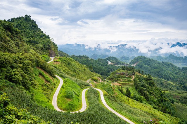 Việt Nam sở hữu một trong những cung đường du lịch xe đạp đẹp nhất châu Á  - Ảnh 2.