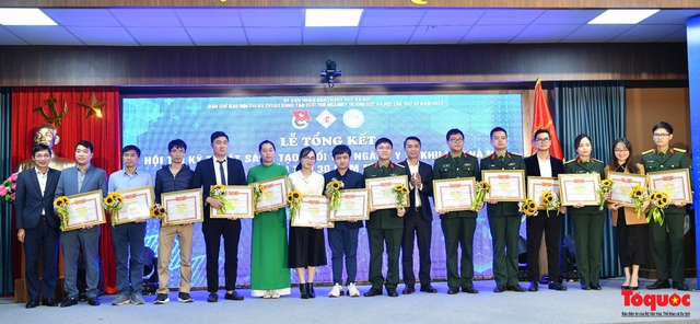 Trao thưởng hội thi Kỹ thuật sáng tạo tuổi trẻ ngành Y tế khu vực Hà Nội lần thứ 30 - Ảnh 3.