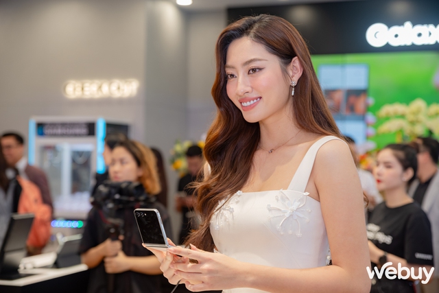 Không khí náo nhiệt ngày khai trương Cửa Hàng Trải Nghiệm Samsung lớn nhất Việt Nam, có gì hấp dẫn mà dân tình “rần rần&quot; đến vậy - Ảnh 3.